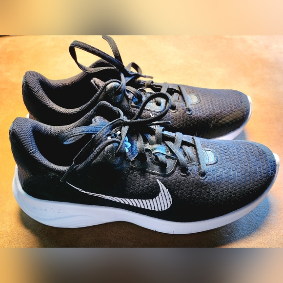 Nike Shoes - Nike Experience Run 11 - Women's size 9 shoe